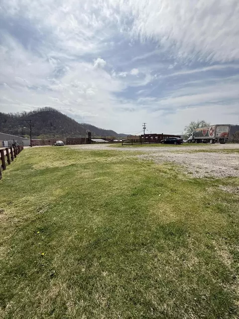104 E 2nd St, Morehead, KY 40351 photo 7