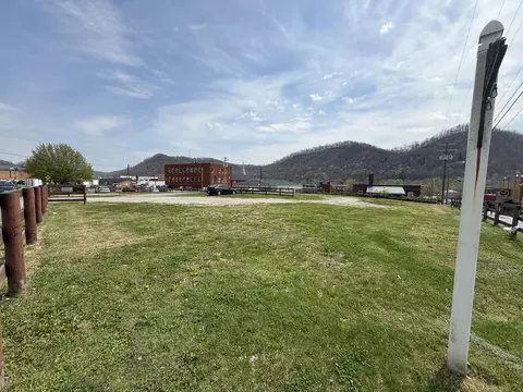 104 E 2nd St, Morehead, KY 40351 photo 2