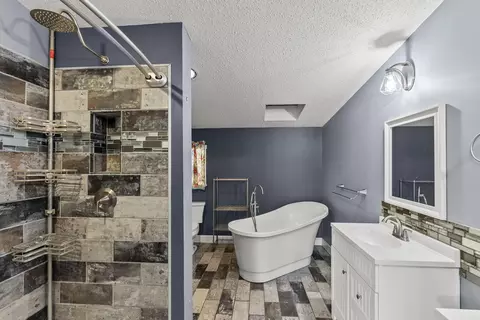Bath - 187 Ridgeway Dr, Morehead, KY 40351 photo 1 of 5