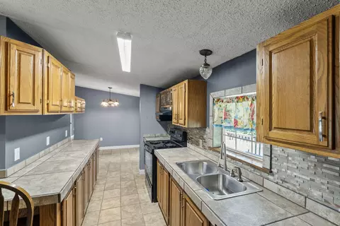 Kitchen - 187 Ridgeway Dr, Morehead, KY 40351 photo 1 of 3