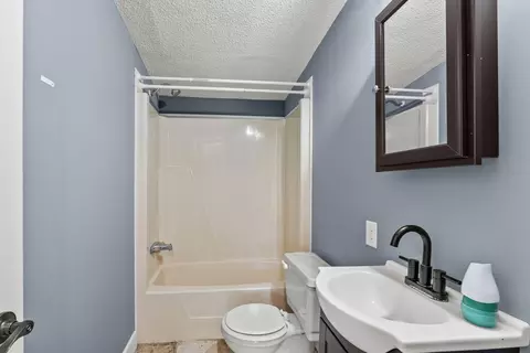 Bath - 187 Ridgeway Dr, Morehead, KY 40351 photo 5 of 5