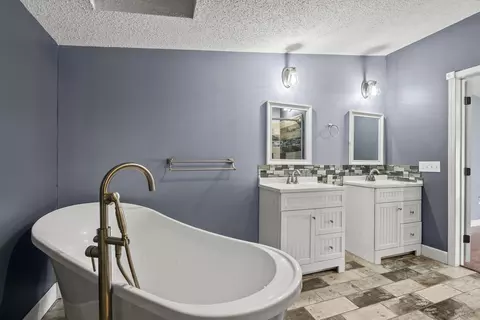 Bath - 187 Ridgeway Dr, Morehead, KY 40351 photo 3 of 5