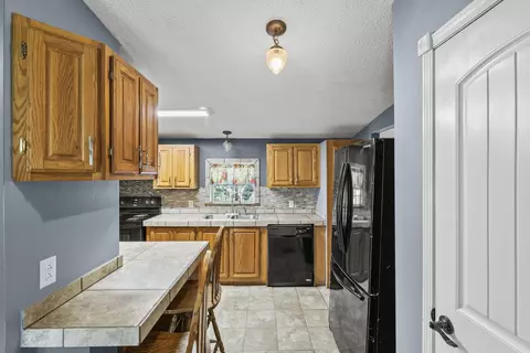 Kitchen - 187 Ridgeway Dr, Morehead, KY 40351 photo 3 of 3