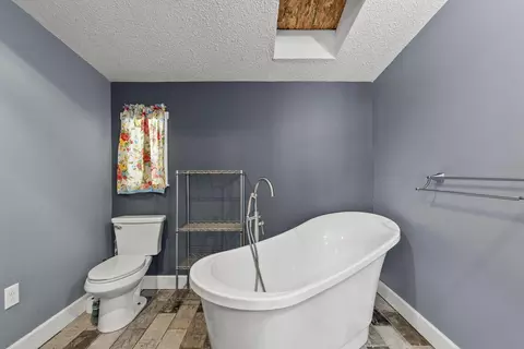 Bath - 187 Ridgeway Dr, Morehead, KY 40351 photo 2 of 5