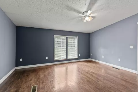 Living - 187 Ridgeway Dr, Morehead, KY 40351 photo 5 of 5