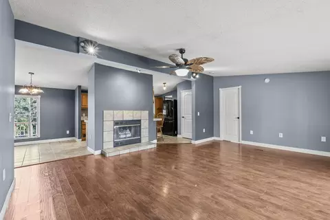 Living - 187 Ridgeway Dr, Morehead, KY 40351 photo 2 of 5