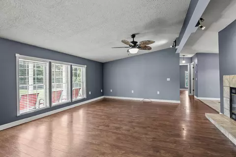 Living - 187 Ridgeway Dr, Morehead, KY 40351 photo 4 of 5