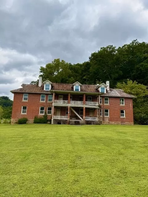 332 Old Campus Rd, Frenchburg, KY 40322