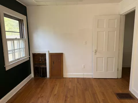 Bedroom - 102 Crescent Dr, Berea, KY 40403 photo 6 of 6
