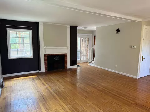 Living - 102 Crescent Dr, Berea, KY 40403 photo 1 of 3