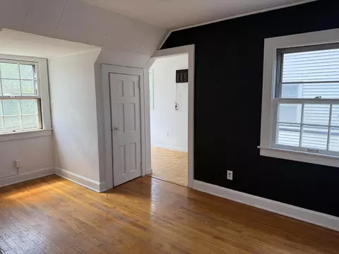 Bedroom - 102 Crescent Dr, Berea, KY 40403 photo 2 of 6