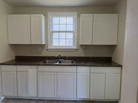 Kitchen - 102 Crescent Dr, Berea, KY 40403 photo 1 of 1