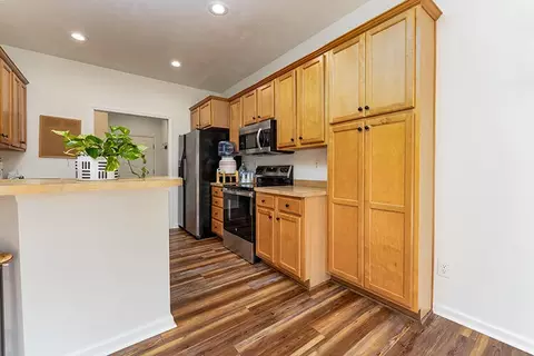 Kitchen - 447 Emma Dr, Lancaster, KY 40444 photo 3 of 3