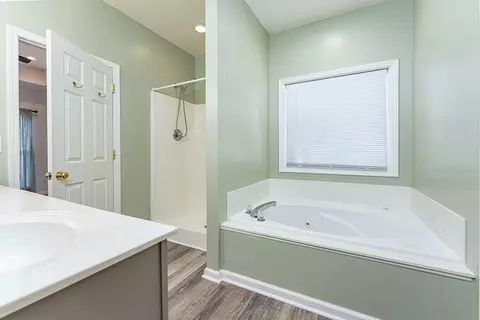 Bath - 447 Emma Dr, Lancaster, KY 40444 photo 2 of 4