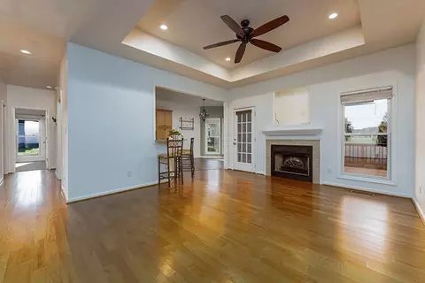 Living - 447 Emma Dr, Lancaster, KY 40444 photo 2 of 5