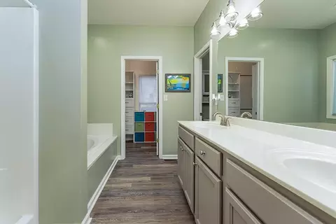 Bath - 447 Emma Dr, Lancaster, KY 40444 photo 1 of 4