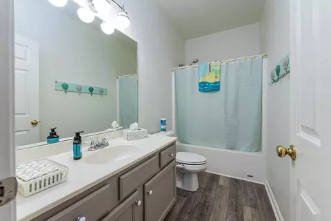 Bath - 447 Emma Dr, Lancaster, KY 40444 photo 4 of 4