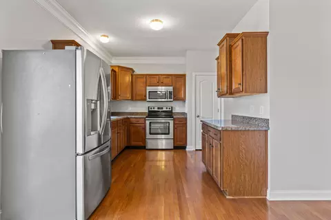 Kitchen - 113 Johnstone Trl, Georgetown, KY 40324 photo 2 of 3