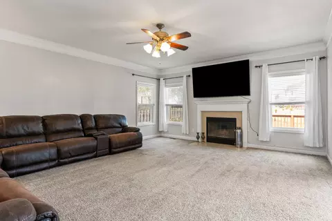 Living - 113 Johnstone Trl, Georgetown, KY 40324 photo 2 of 4