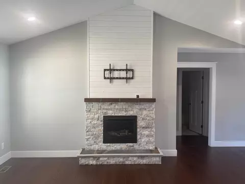 Living - 136 Martin Rd, Corbin, KY 40701 photo 2 of 6