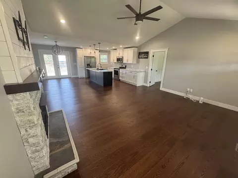 Living - 136 Martin Rd, Corbin, KY 40701 photo 3 of 6