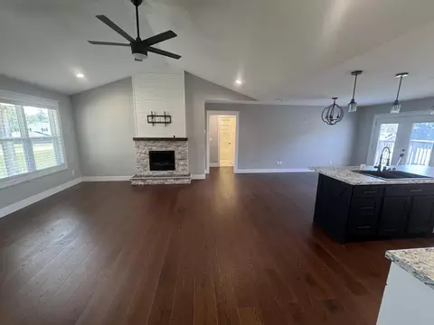 Living - 136 Martin Rd, Corbin, KY 40701 photo 4 of 6