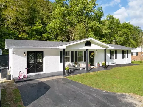 52 Station Br, Prestonsburg, KY 41653