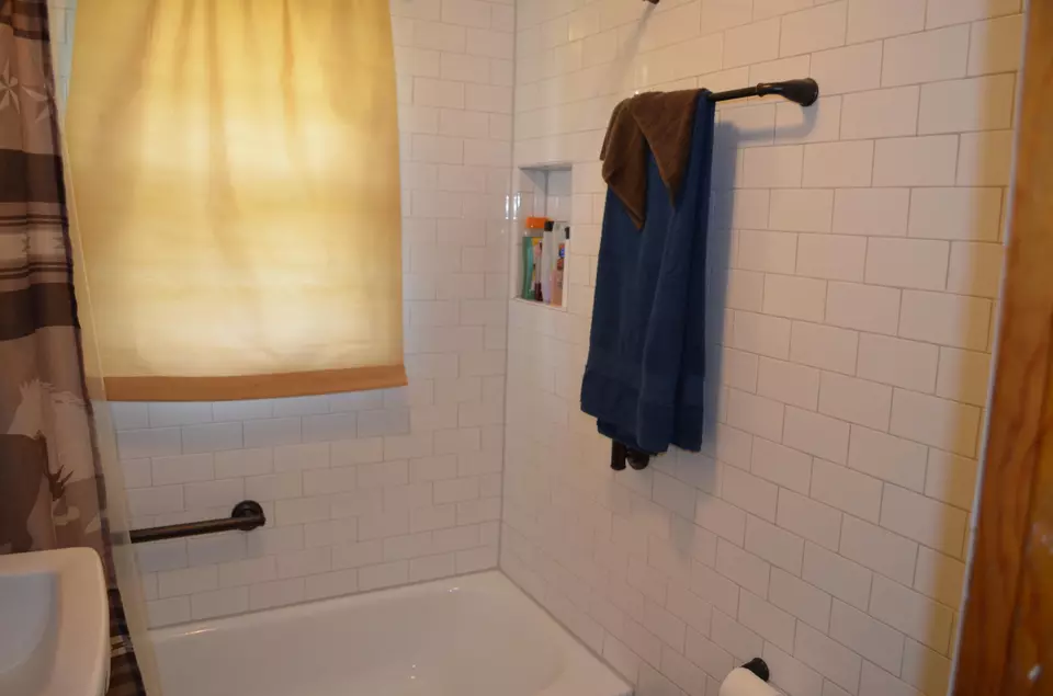 Bath - 3648 Ky-3630, Annville, KY 40402 photo 5 of 8