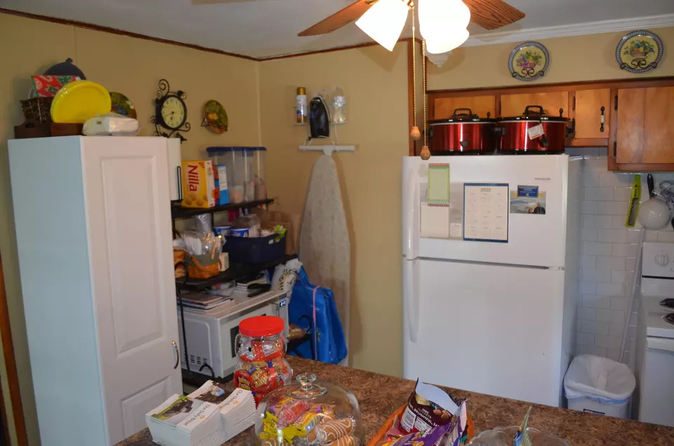 Kitchen - 3648 Ky-3630, Annville, KY 40402 photo 3 of 3