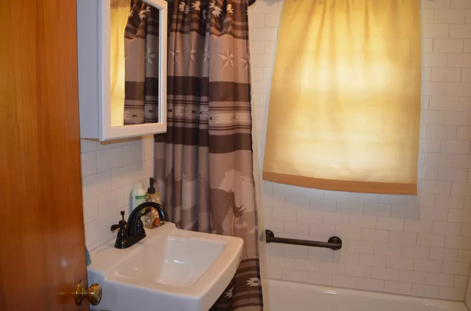 Bath - 3648 Ky-3630, Annville, KY 40402 photo 6 of 8