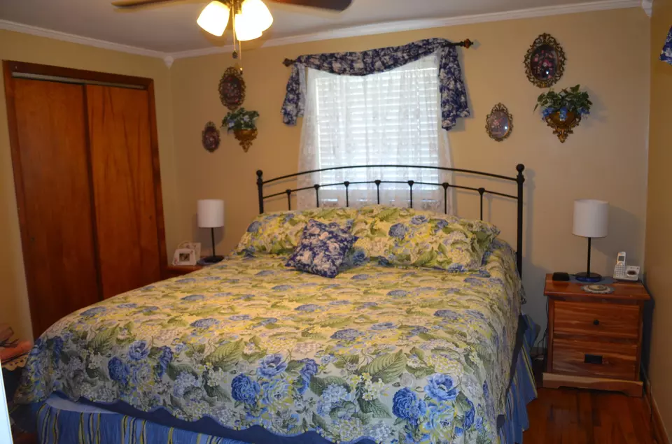 Bedroom - 3648 Ky-3630, Annville, KY 40402 photo 3 of 5