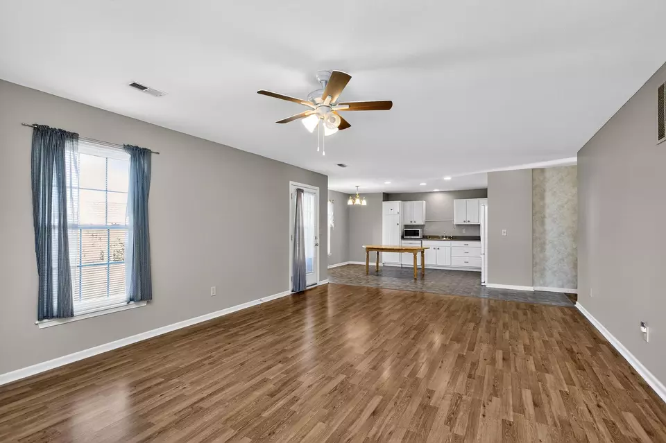 Living - 101 Tom Spragens Rd, Danville, KY 40422 photo 3 of 3