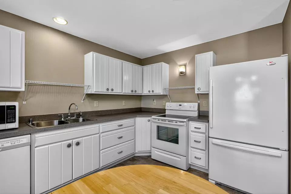 Kitchen - 101 Tom Spragens Rd, Danville, KY 40422 photo 2 of 2