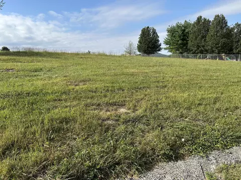 49 Solar Dr, Mount Vernon, KY 40456