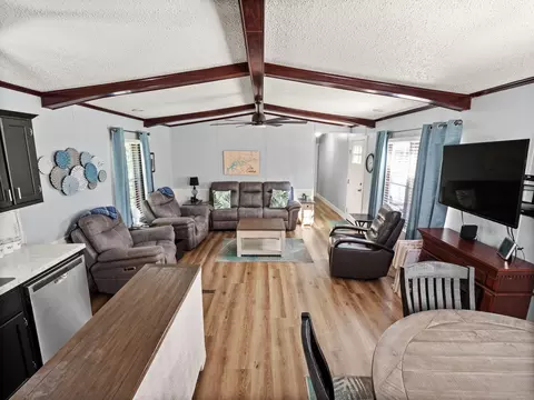 Living - 66 Dunmeyer Rd, Nancy, KY 42544 photo 2 of 4
