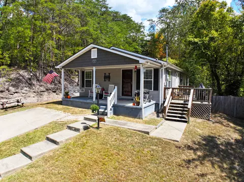 115 Church St, Irvine, KY 40336