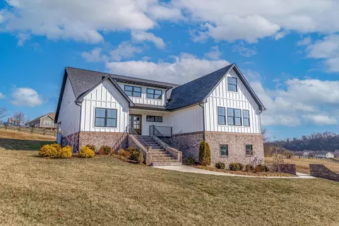 635 Lakeside Dr, Lancaster, KY 40444