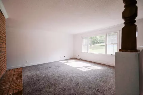 Living - 148 Bold Ruler Trl, Corbin, KY 40701 photo 3 of 5