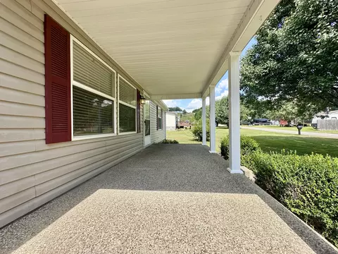 37 Hall Cir, Gray, KY 40734 photo 3