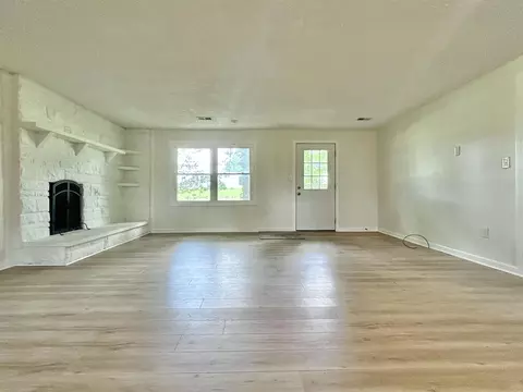 Living - 2395 Highway 452, Eubank, KY 42567 photo 3 of 6