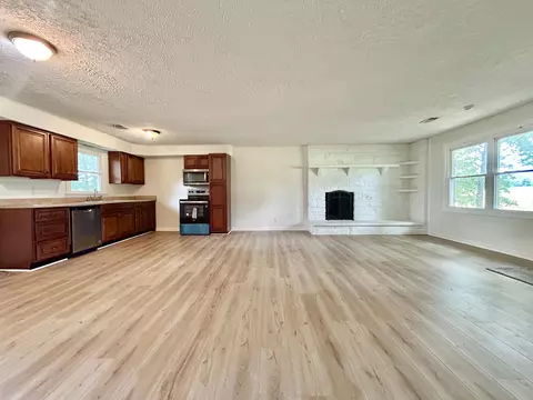 Living - 2395 Highway 452, Eubank, KY 42567 photo 4 of 6