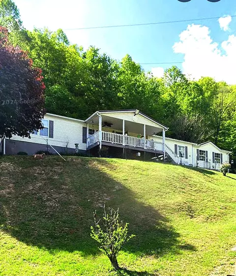 31 Hamilton Ln, Hazard, KY 41701