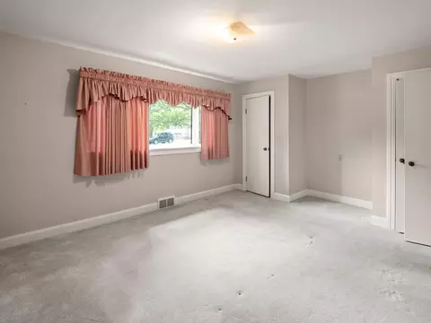 Bedroom - 376 E French Ave, Burnside, KY 42519 photo 4 of 10