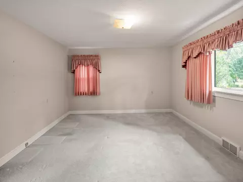 Bedroom - 376 E French Ave, Burnside, KY 42519 photo 6 of 10