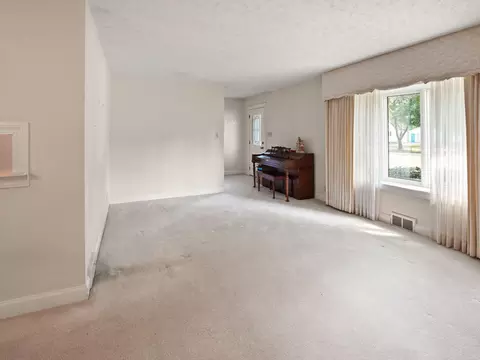 Living - 376 E French Ave, Burnside, KY 42519 photo 5 of 5