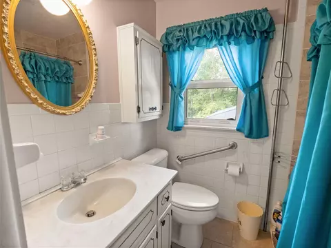 Bath - 376 E French Ave, Burnside, KY 42519 photo 1 of 2