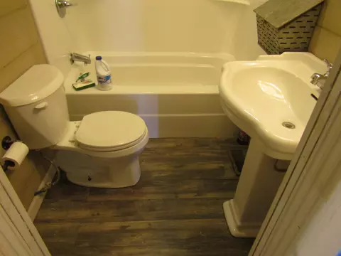 Bath - 27 Charter Oaks Dr, Gray, KY 40734 photo 1 of 11
