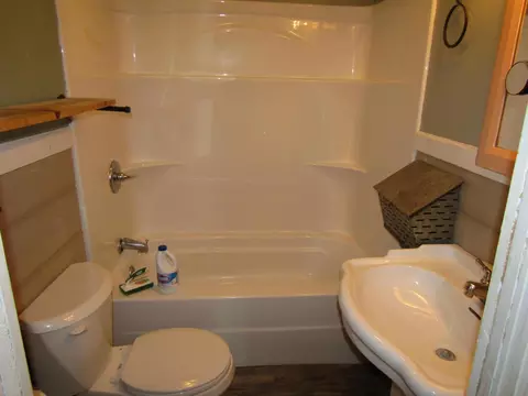Bath - 27 Charter Oaks Dr, Gray, KY 40734 photo 2 of 11
