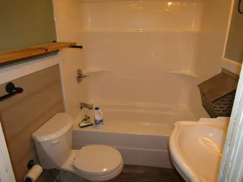 Bath - 27 Charter Oaks Dr, Gray, KY 40734 photo 6 of 11
