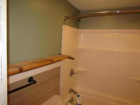 Bath - 27 Charter Oaks Dr, Gray, KY 40734 photo 5 of 11
